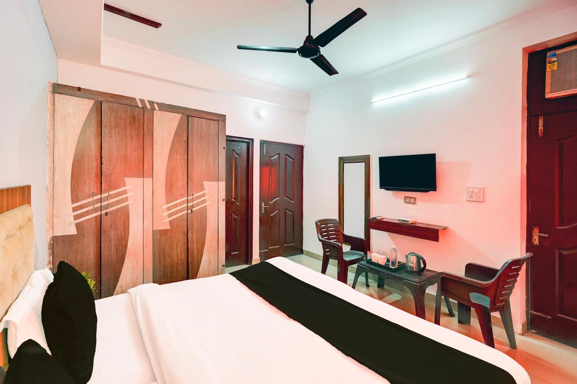 Super Hotel O Palm Dehradun Buitenkant foto