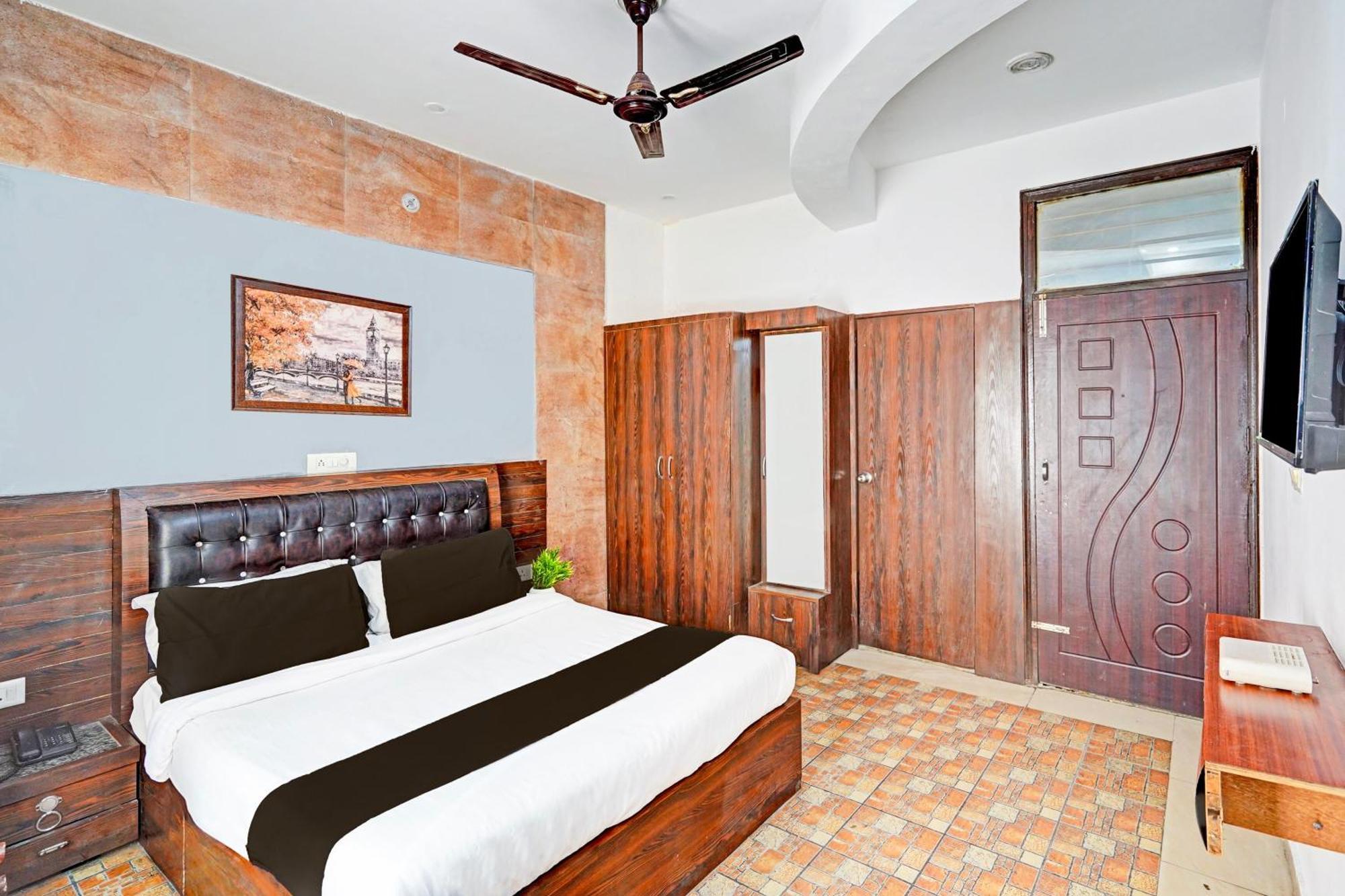 Super Hotel O Palm Dehradun Buitenkant foto