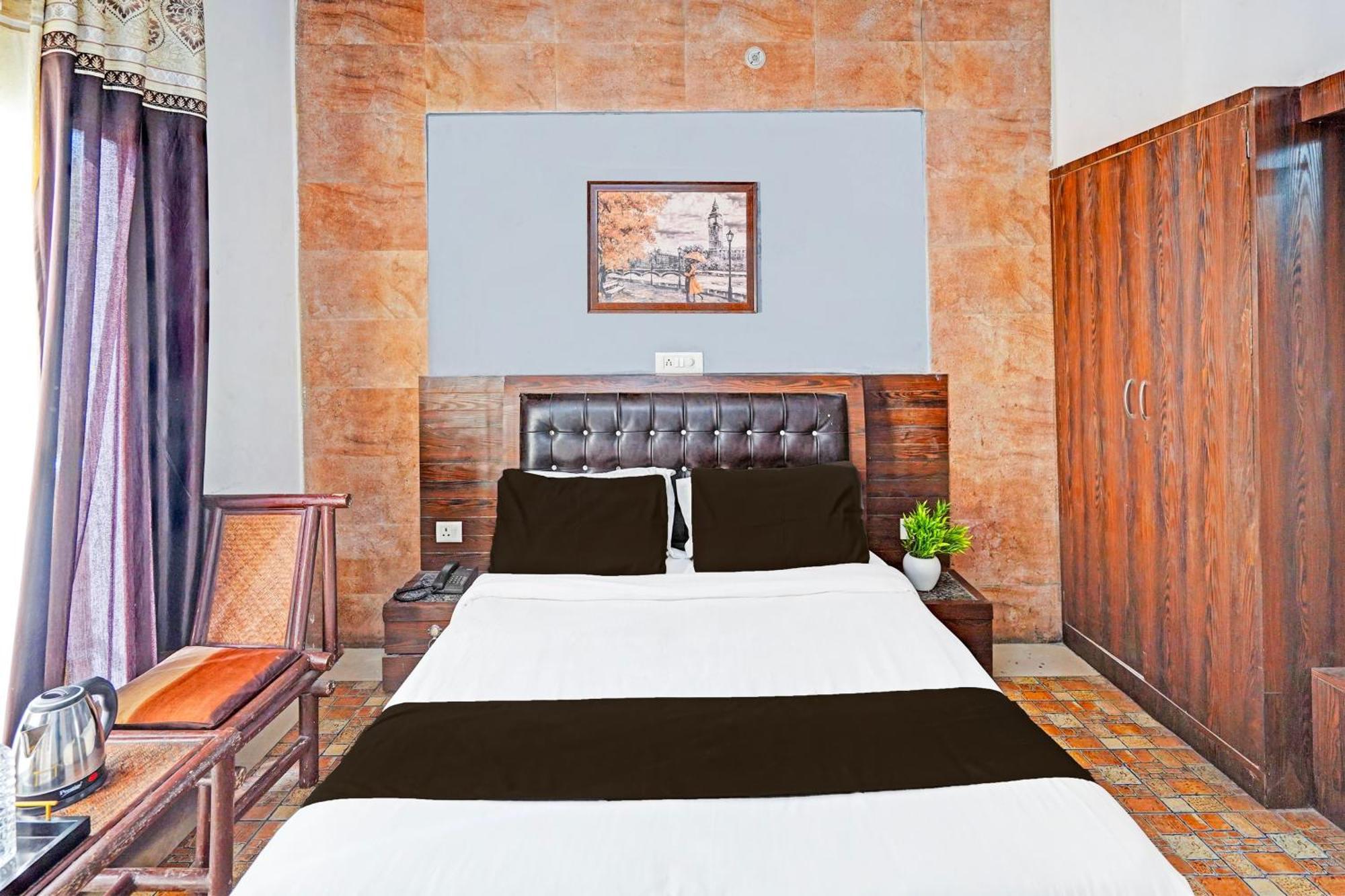 Super Hotel O Palm Dehradun Buitenkant foto